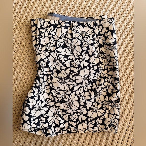 Banana Republic Hampton Fit Shorts - Picture 7 of 11